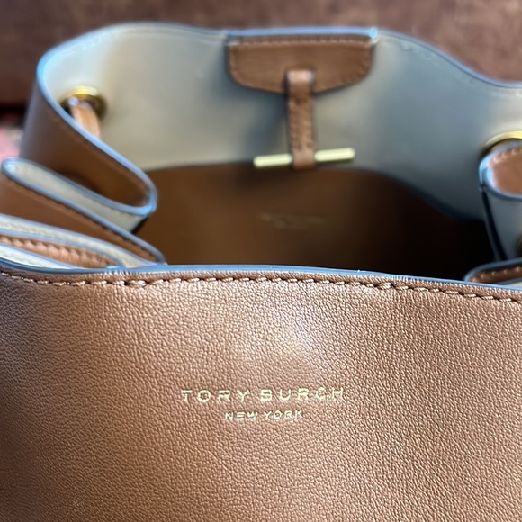 Tory Burch adjustable lambskin bucket tote - RARE - Picture 3 of 8